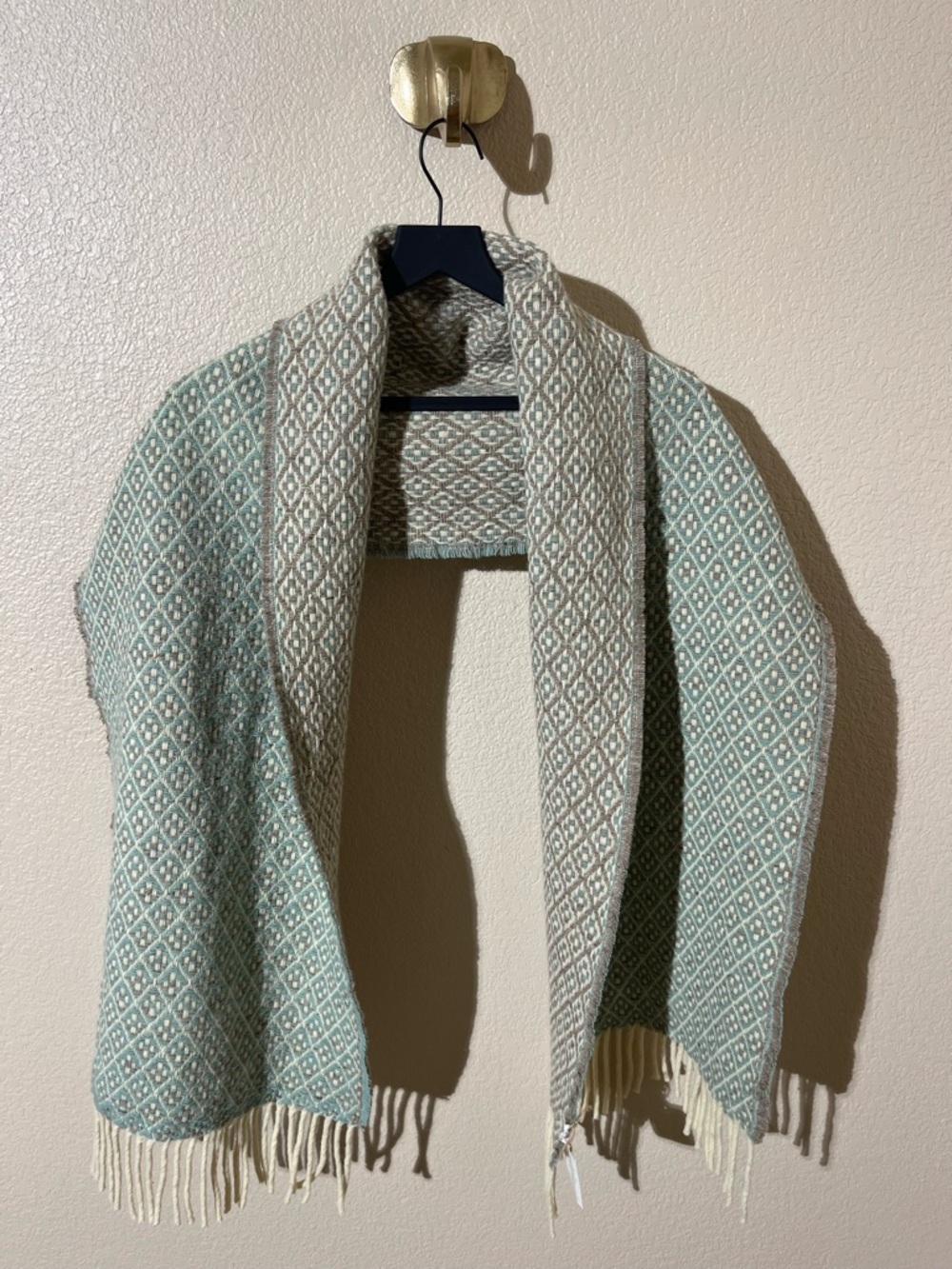 Chicoracao Soft Mint & Cream Woven Fringe Scarf